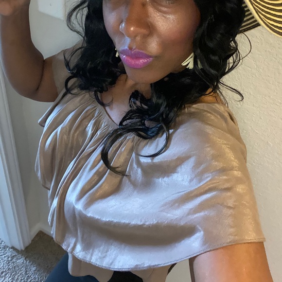 Relaxed Style Ruffled Top - Picture 10 of 16